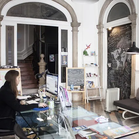 Lisb'on بيت شباب